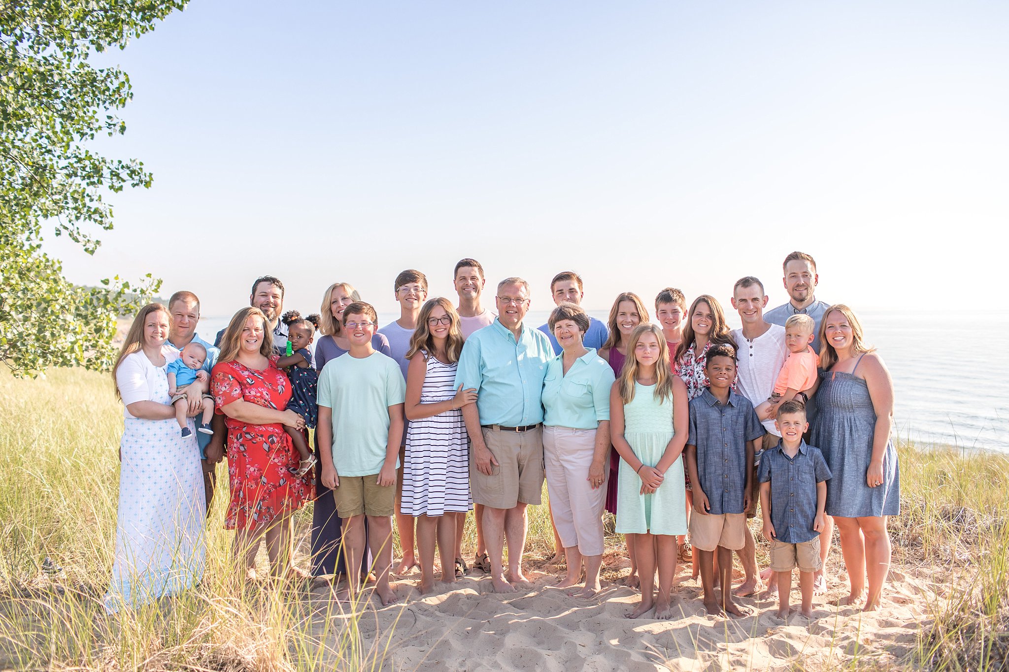 Read more about the article Mandeville Family | Extended Family Session | Saugatuck, MI | Toni Jay Photography